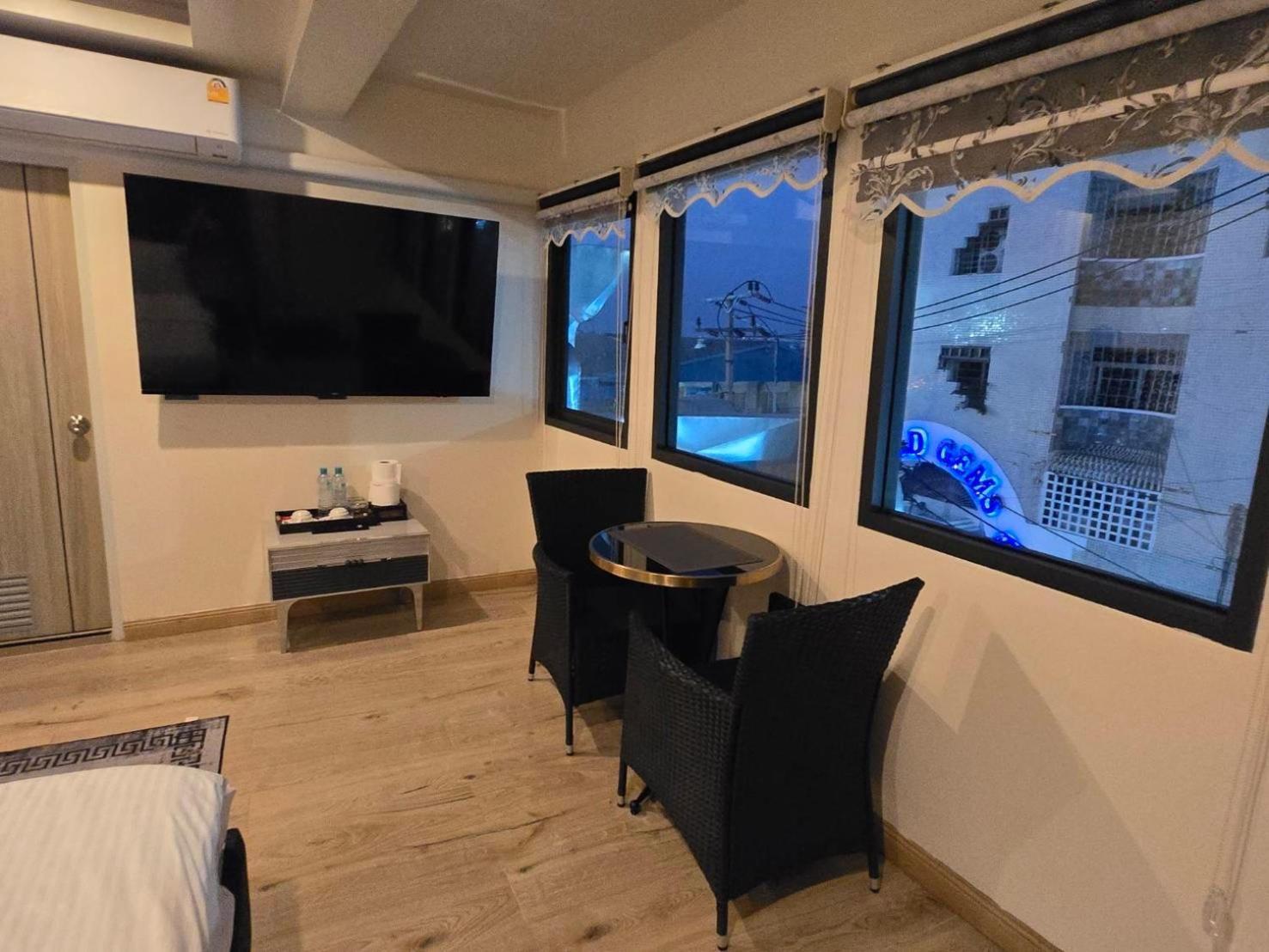 Pumpui Place Pattaya Exterior photo